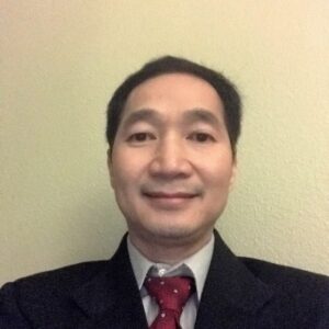 Alex Pham headshot.