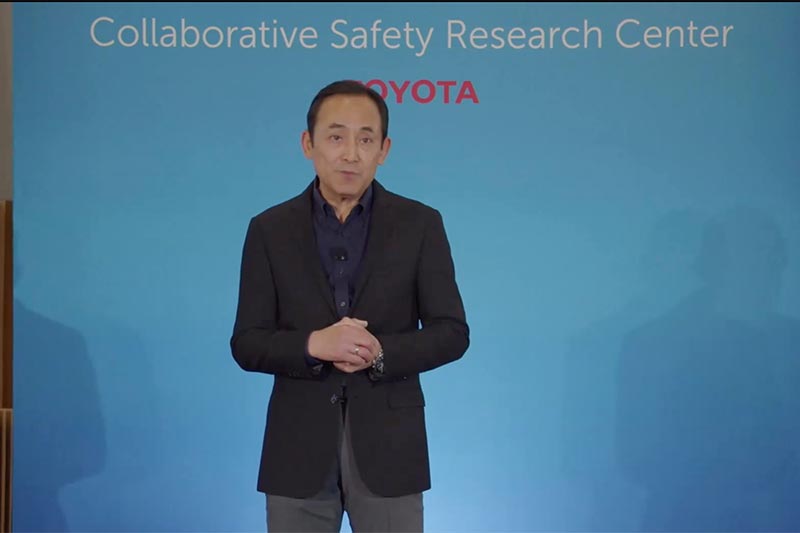 Leader introducing the research team at the Safer Mobility event.